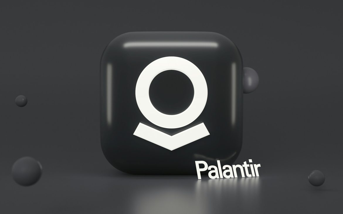 Palantir tra i numeri da capogiro di Karp e la scommessa ribassista di Michael Burry
